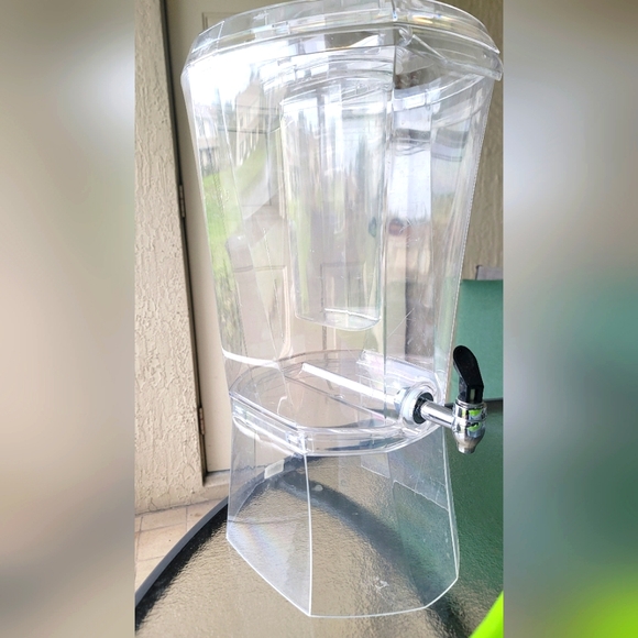 Drink Dispenser - Picture 1 of 8
